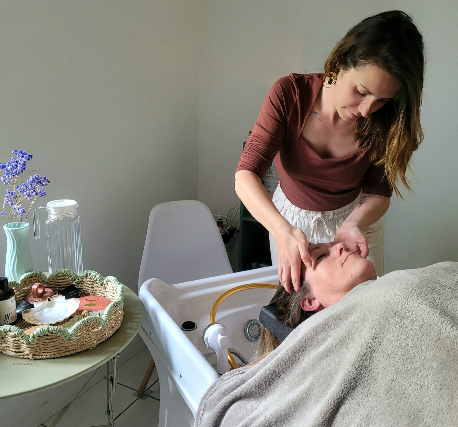 Audrey en plein soin headspa — clientes de Capbreton